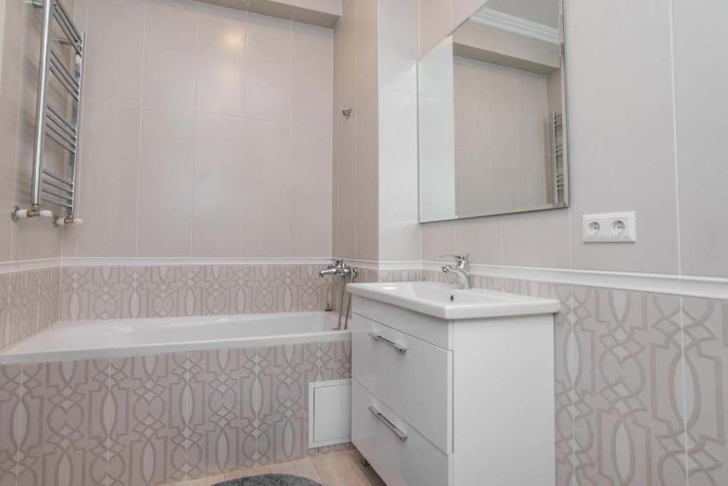 Grand Excelent New Ultra Central Apartments Chişinau Exteriör bild